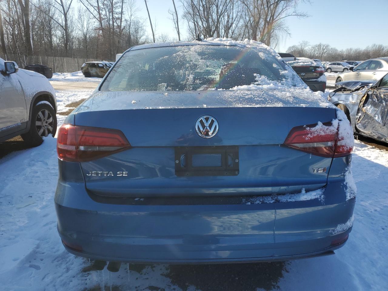 2017 Volkswagen Jetta - Image 6