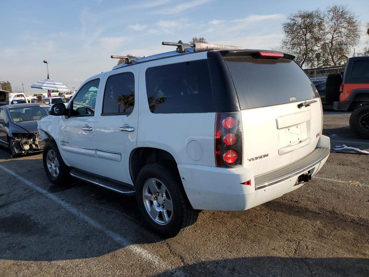 2007 GMC Yukon - Image 2