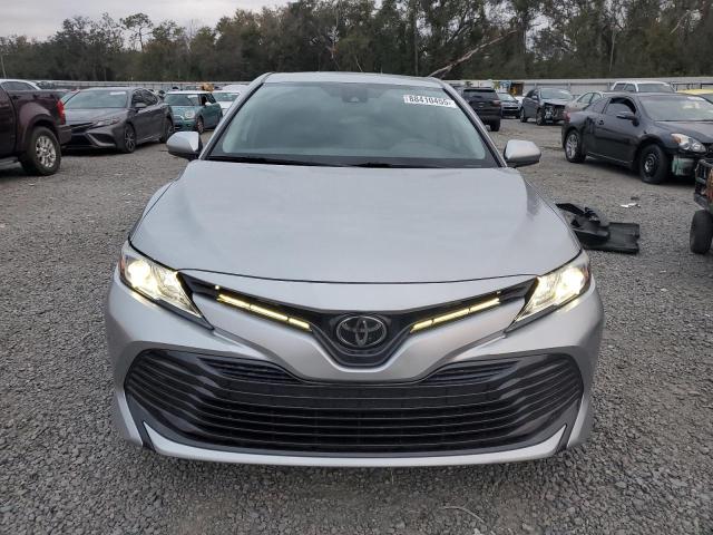  TOYOTA CAMRY 2020 Srebrny