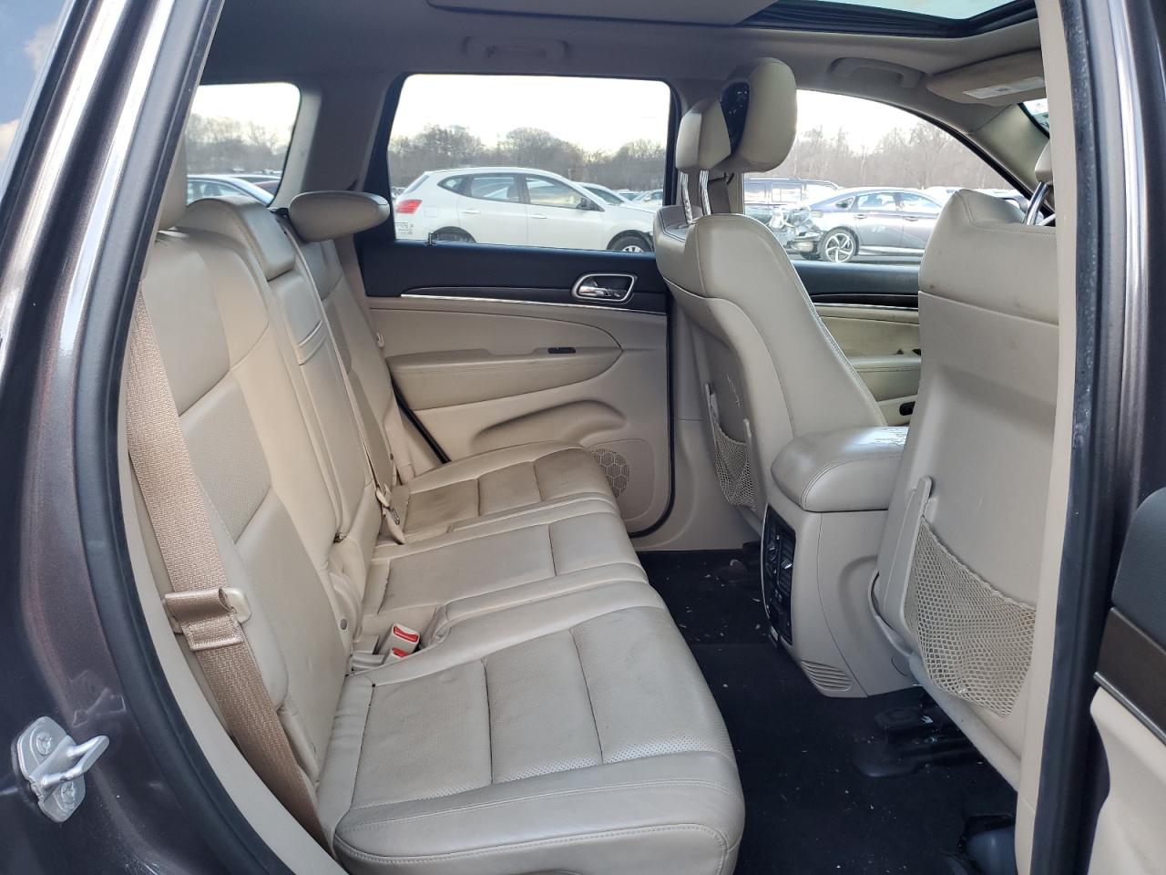 2015 Jeep Grand Cherokee - Image 11