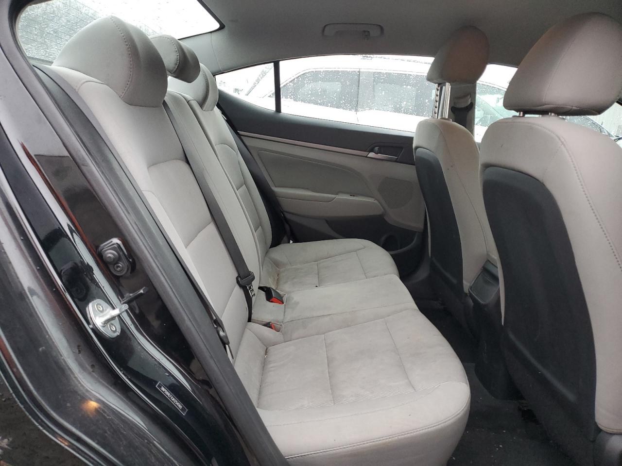 2018 Hyundai Elantra - Image 10