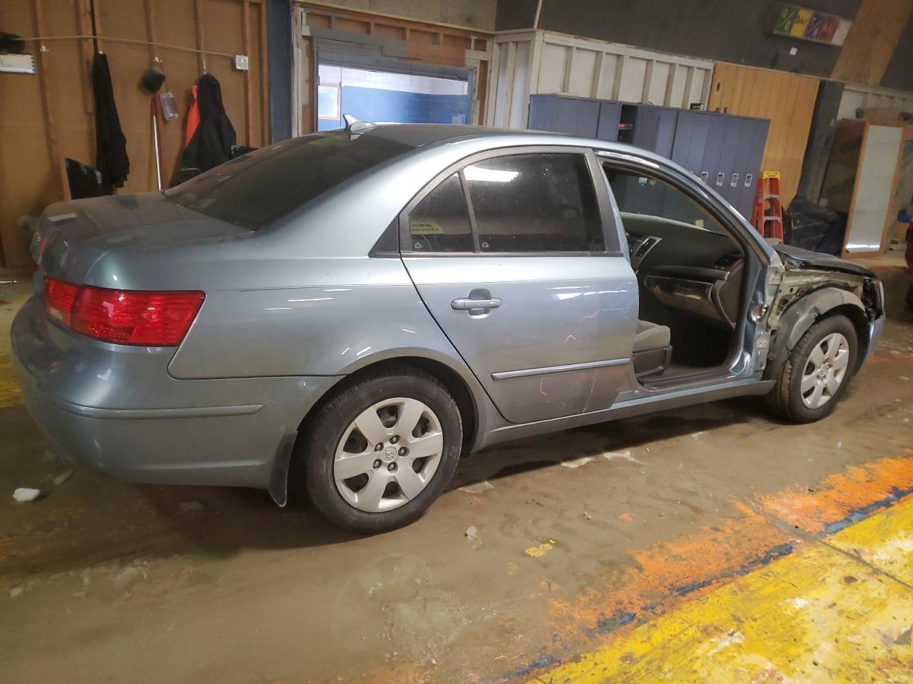 2010 Hyundai Sonata - Image 3