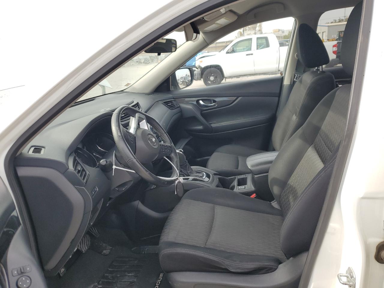2017 Nissan Rogue - Image 7