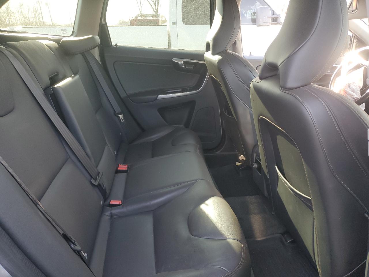 2017 Volvo XC60 - Image 11
