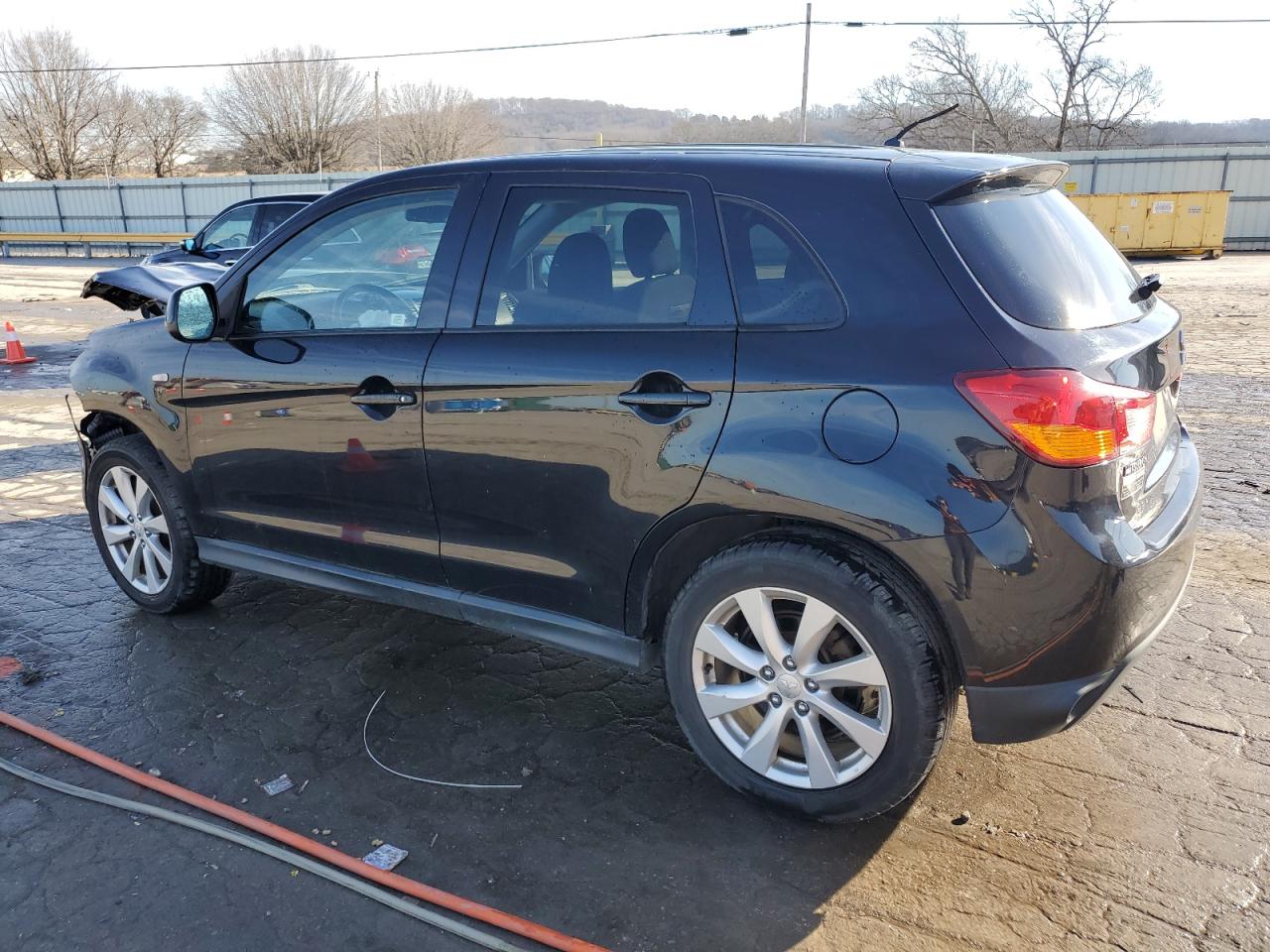2013 Mitsubishi Outlander - Image 2