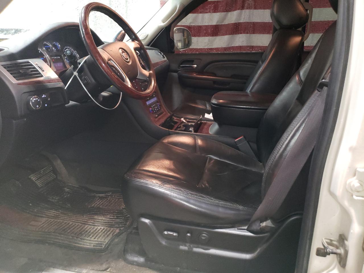 2009 Cadillac Escalade - Image 7