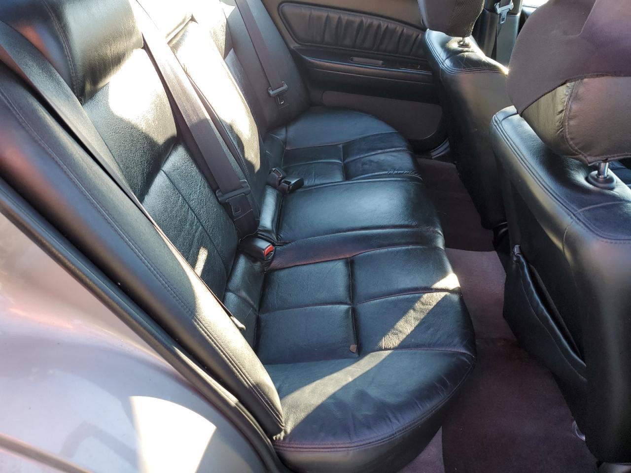 1999 Nissan Maxima - Image 10