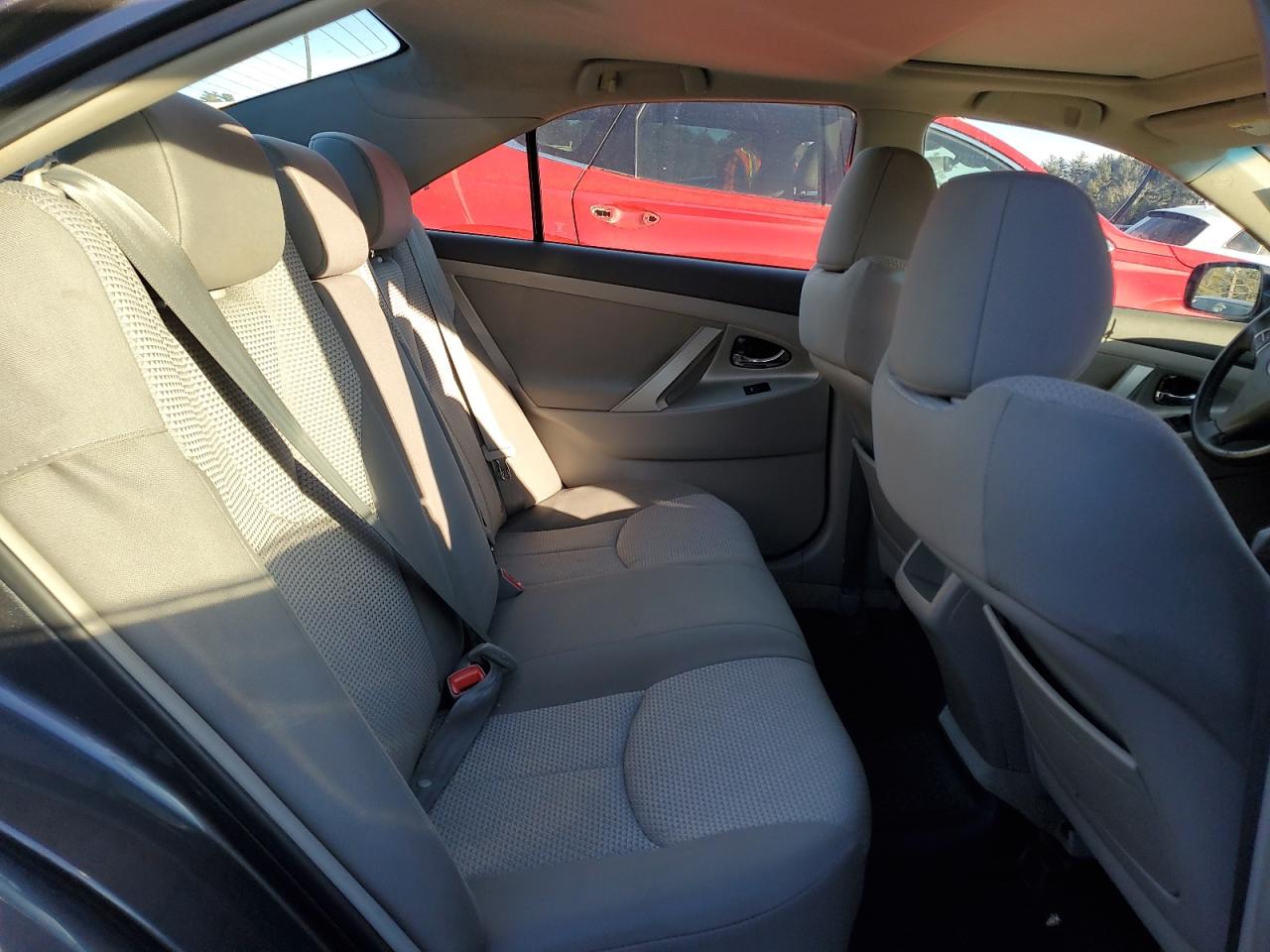 2010 Toyota Camry - Image 10