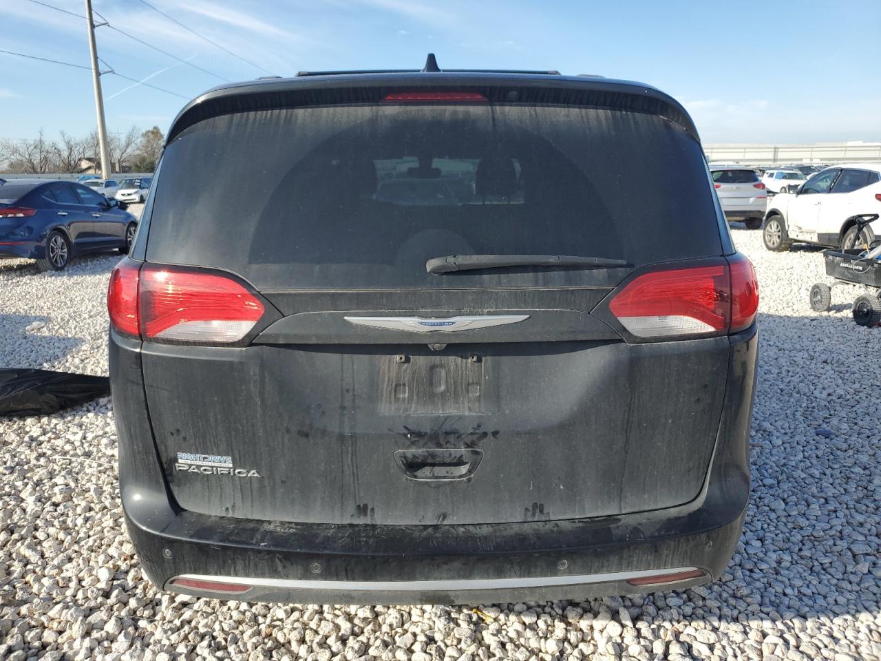 2018 Chrysler Pacifica - Image 6