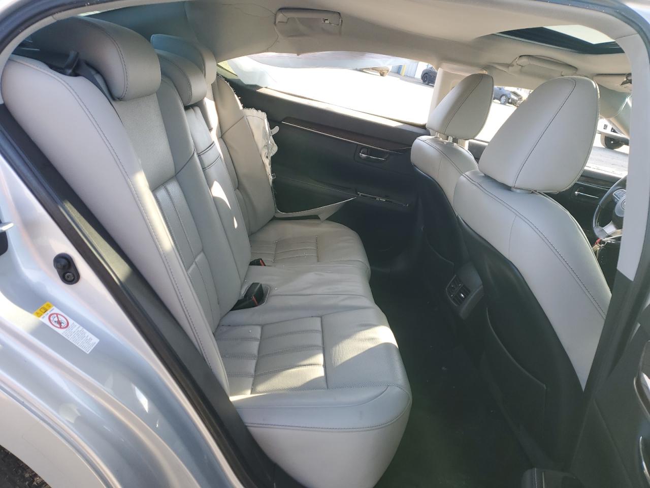 2016 Lexus ES - Image 10