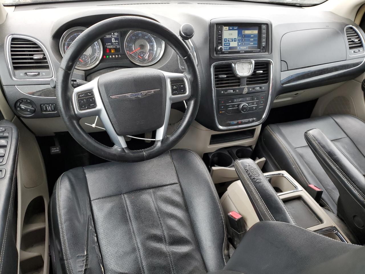 2012 Chrysler Town & Country - Image 8