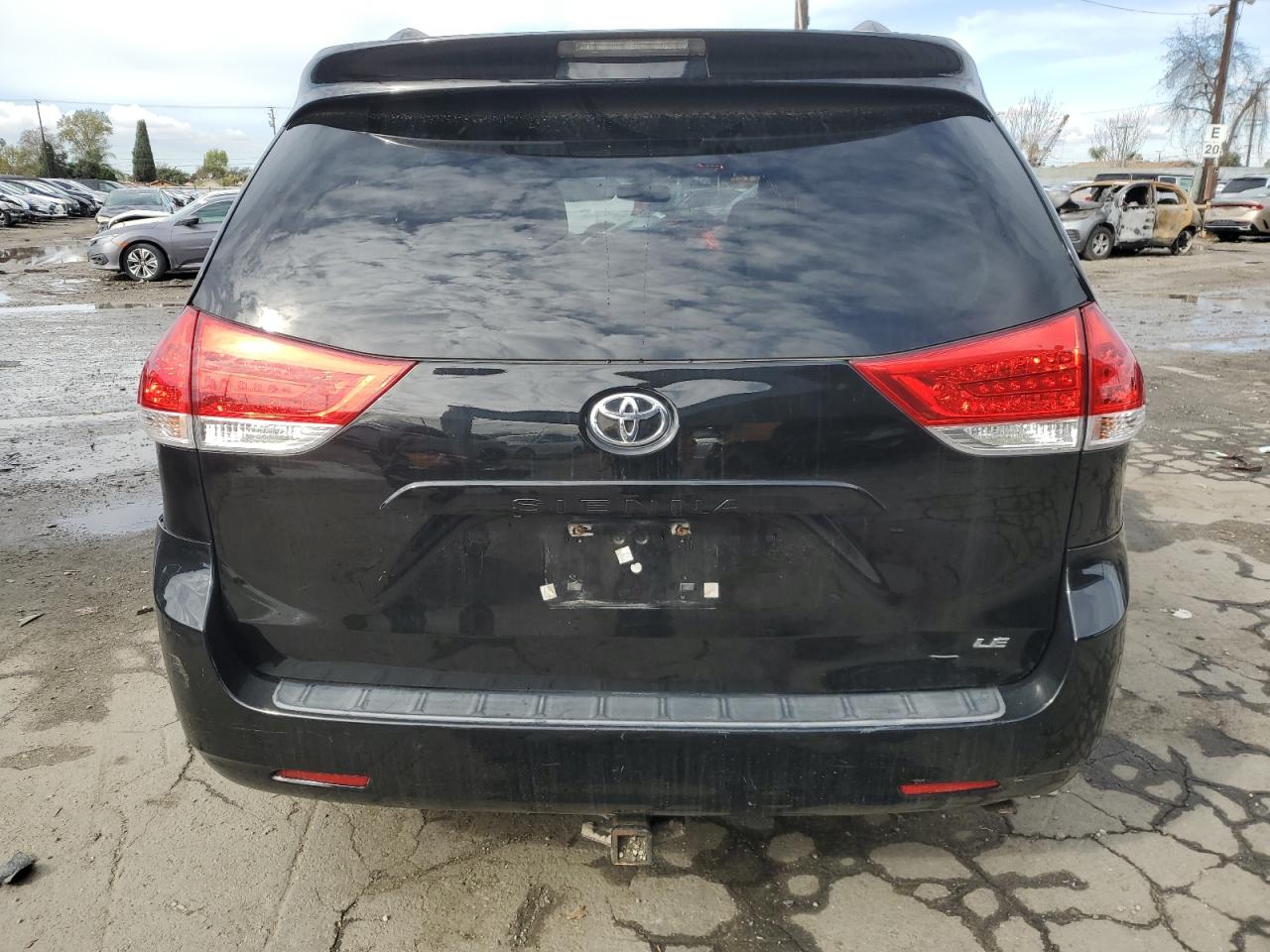 2011 Toyota Sienna - Image 6
