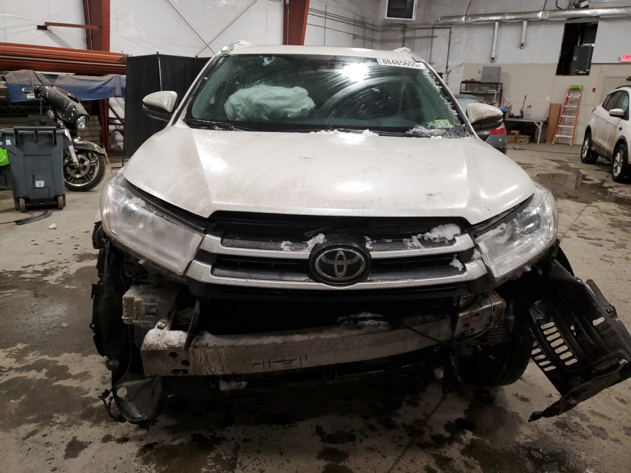 2017 Toyota Highlander - Image 5