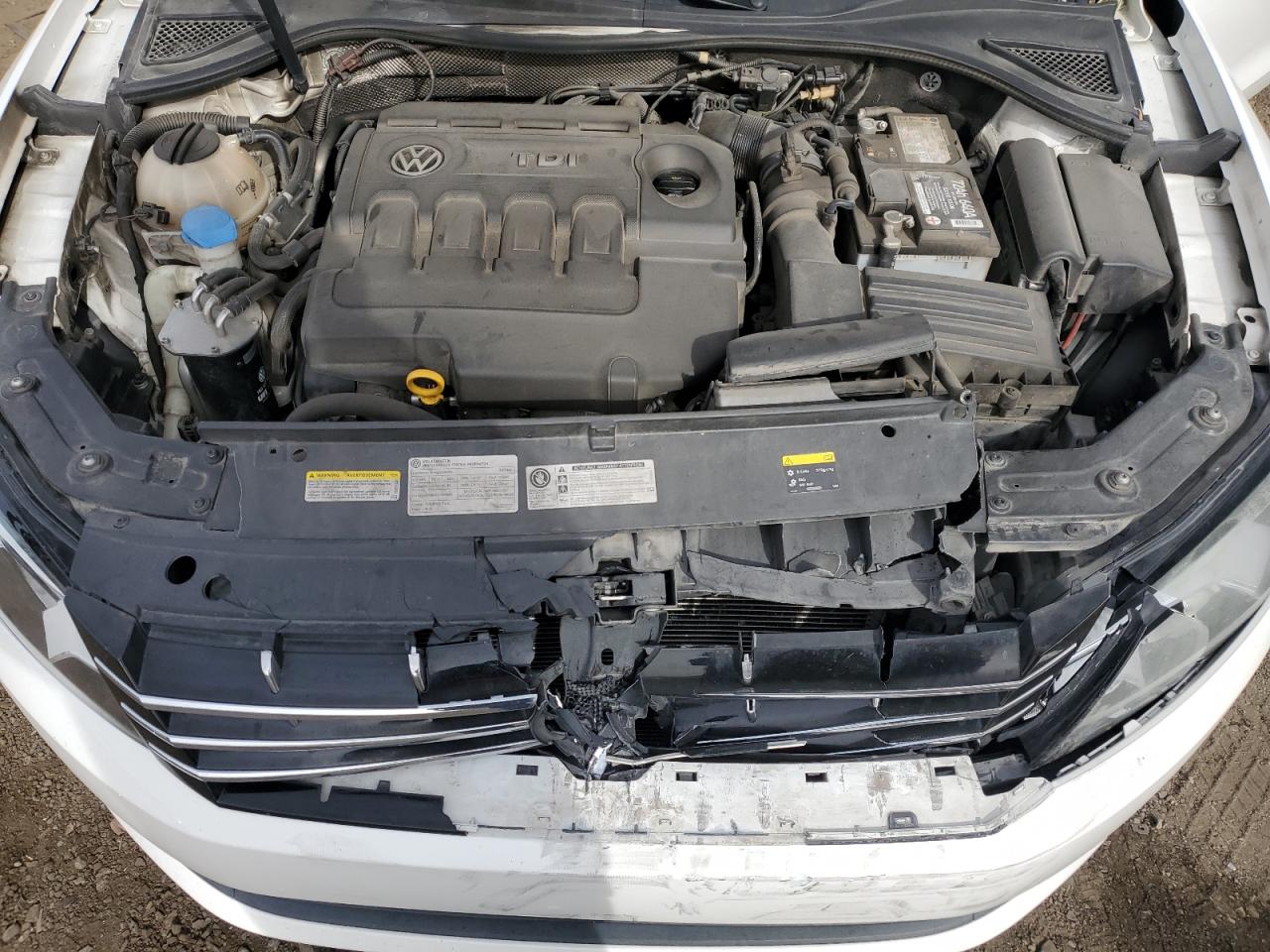 2015 Volkswagen Passat - Image 11