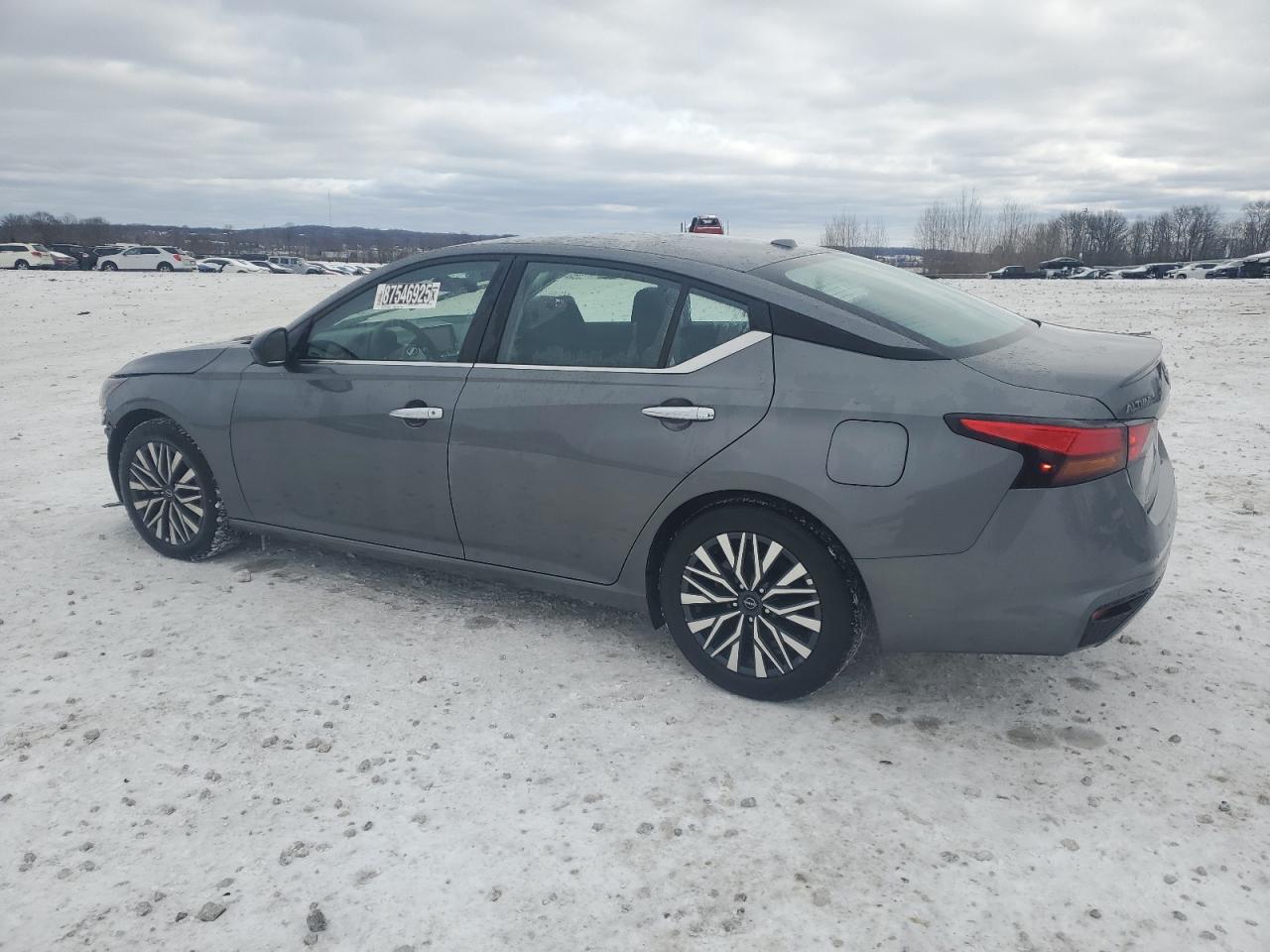 2024 Nissan Altima - Image 2