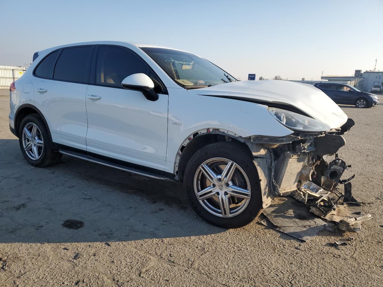 VIN WP1AF2A26FLA30379 2015 PORSCHE CAYENNE no.4