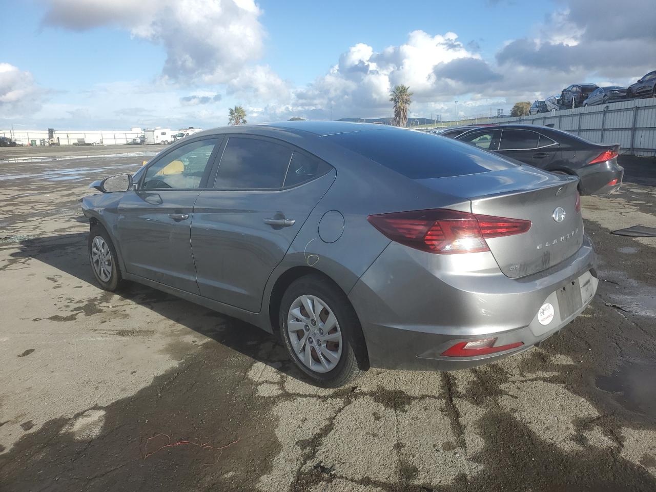 2020 Hyundai Elantra - Image 2