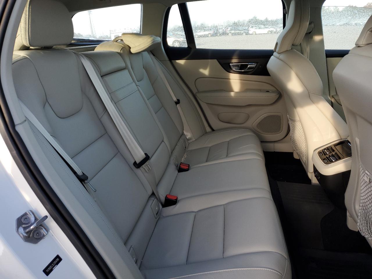 2020 Volvo V60 - Image 10