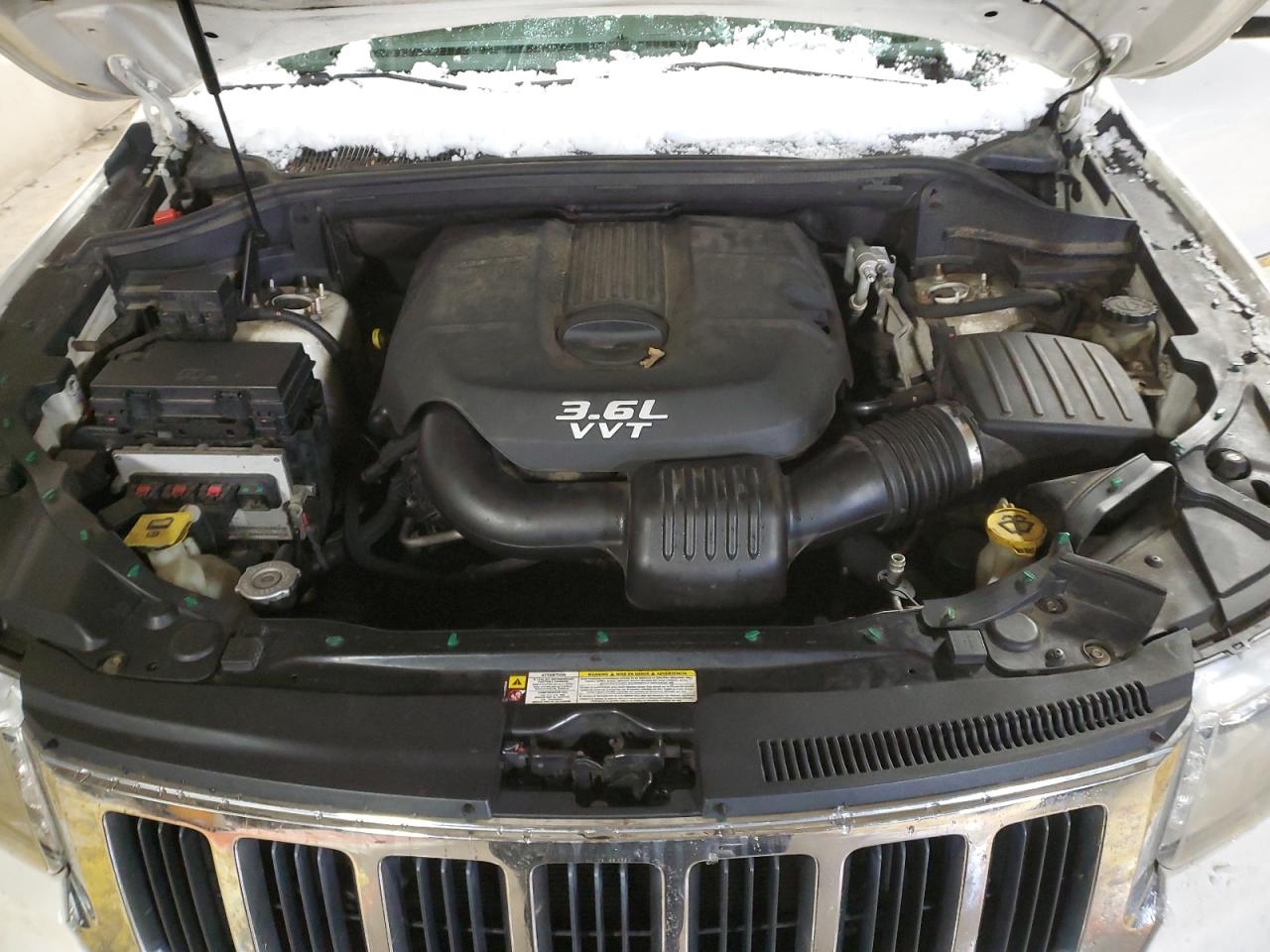 2012 Jeep Grand Cherokee - Image 12