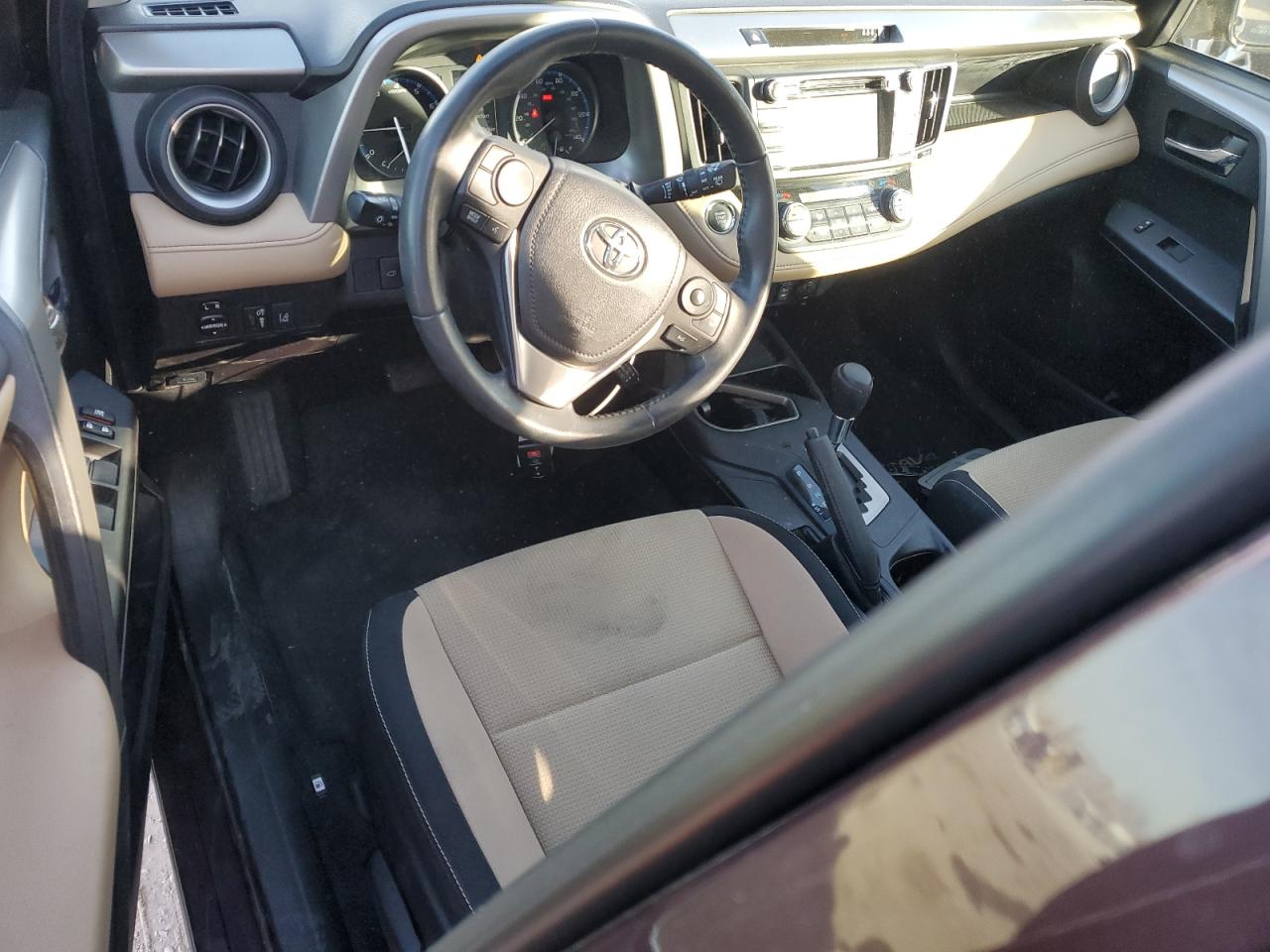 2018 Toyota RAV 4 - Image 8