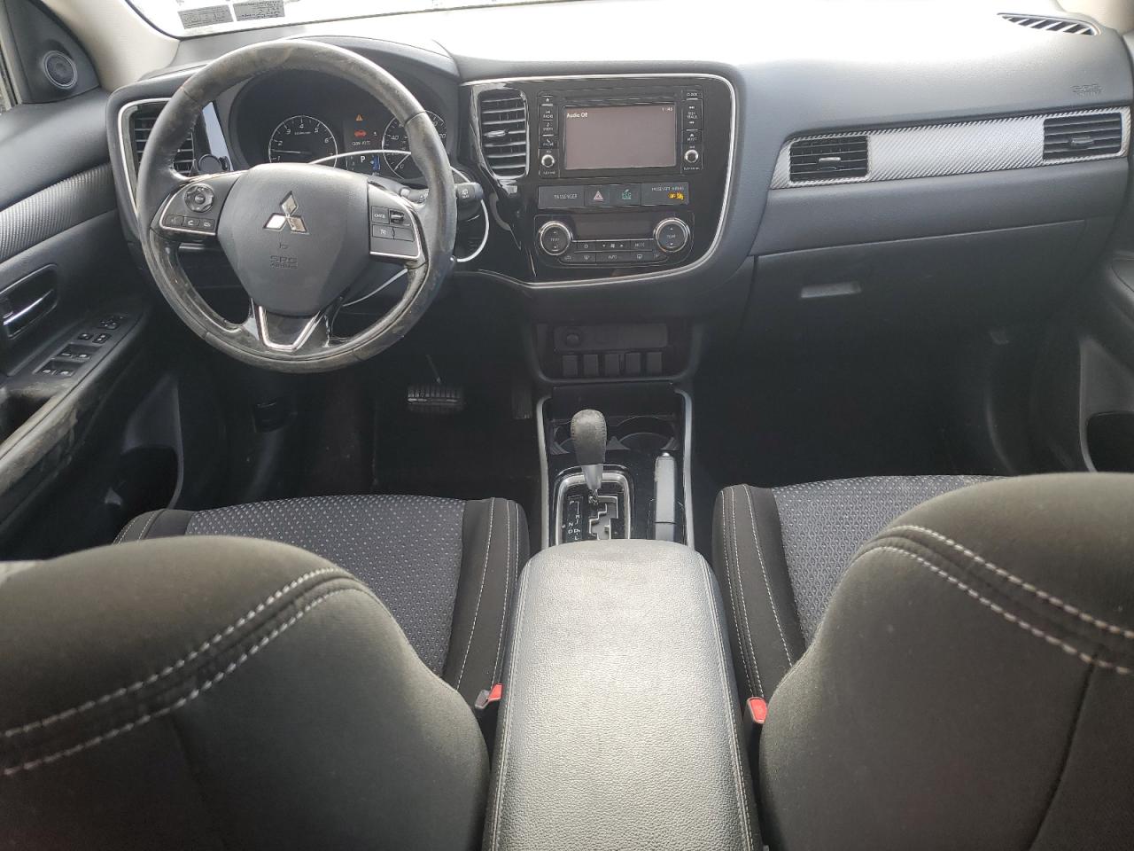 2017 Mitsubishi Outlander - Image 8