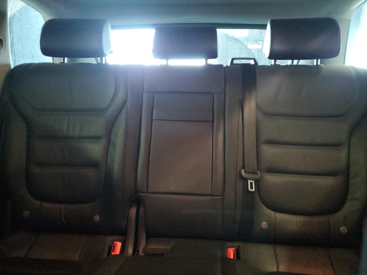 2014 Volkswagen Touareg - Image 10