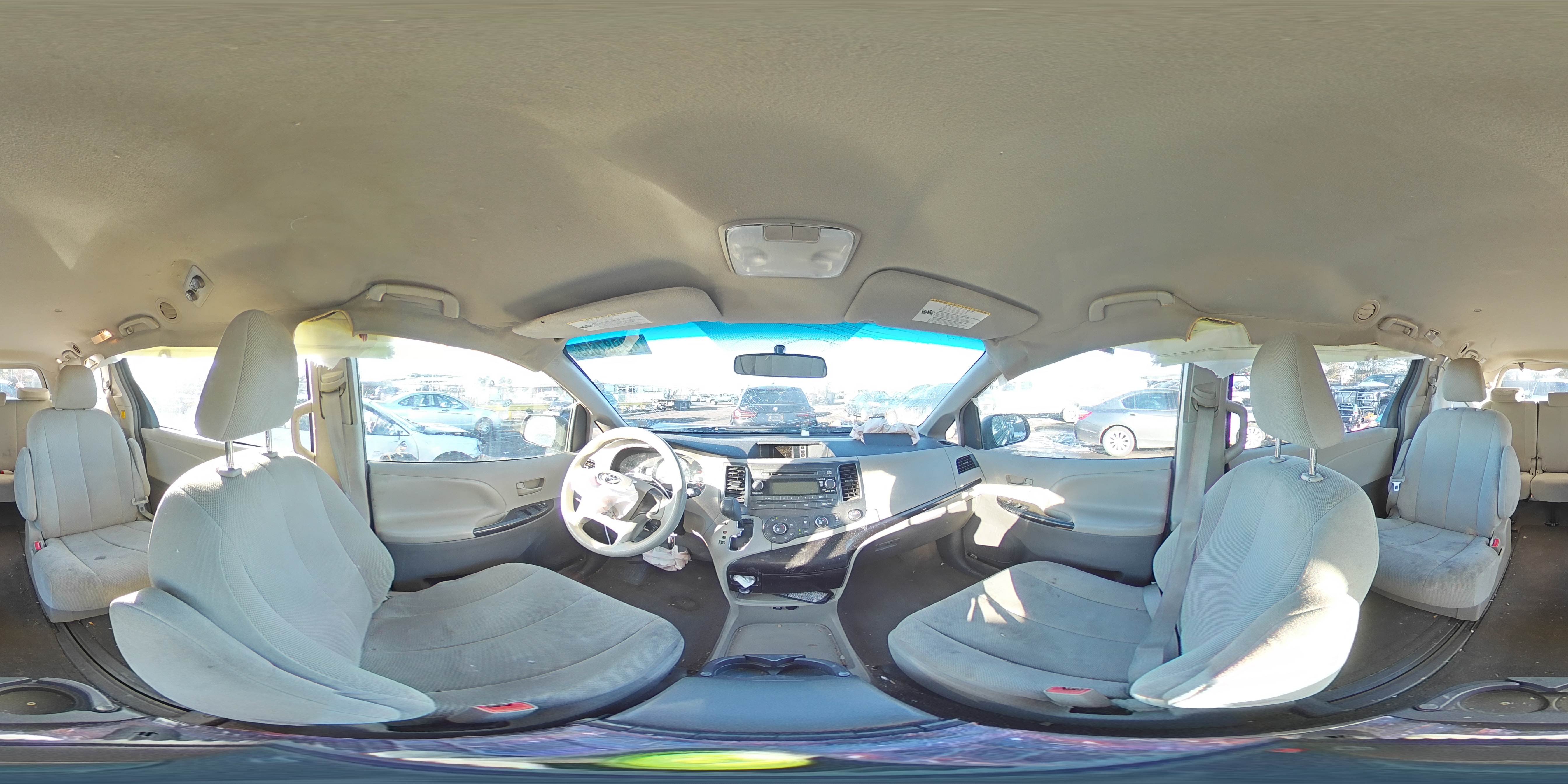 2012 Toyota Sienna - Image 13