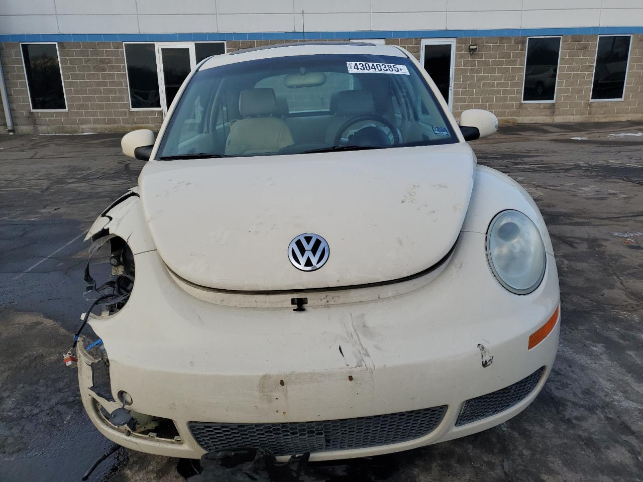 2010 Volkswagen Beetle - Image 5