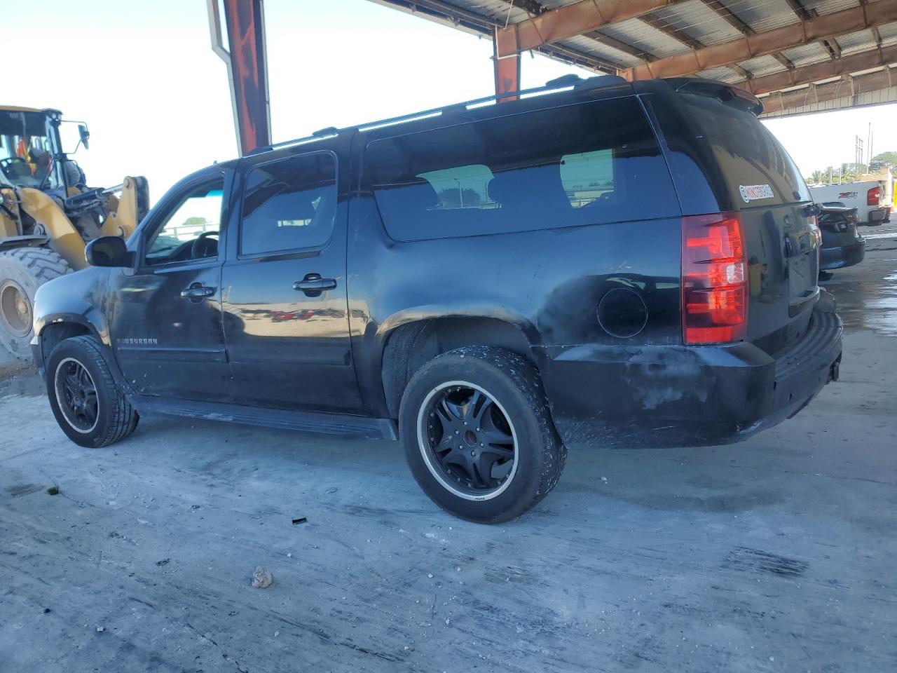 2007 Chevrolet Suburban - Image 2