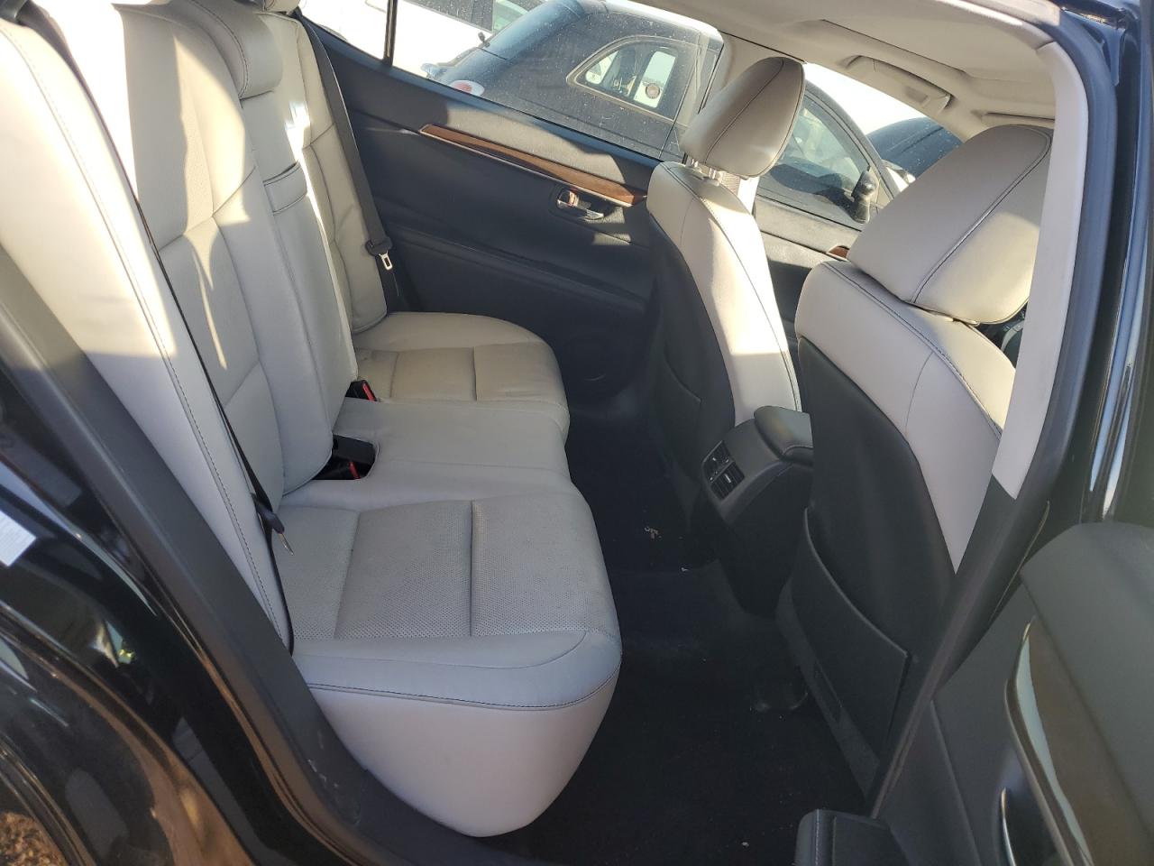 2014 Lexus ES - Image 10