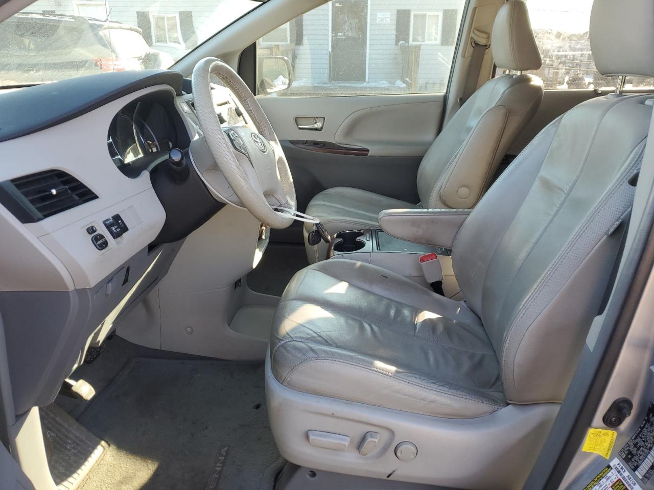 2012 Toyota Sienna - Image 7