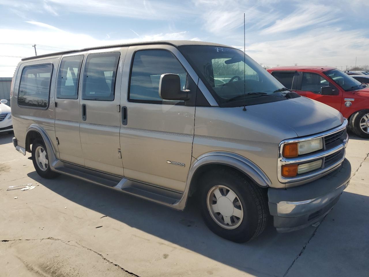 2001 Chevrolet Express - Image 4