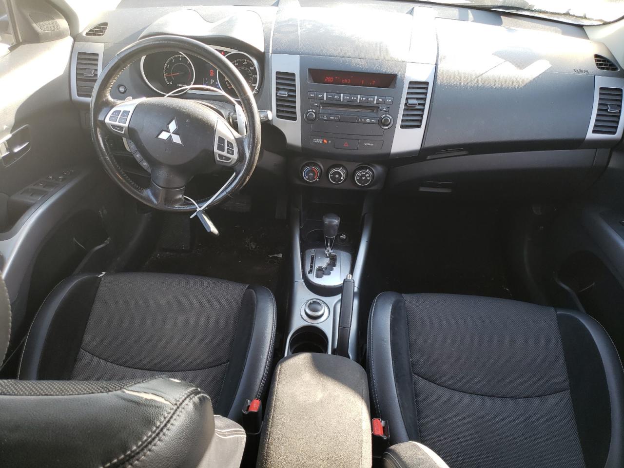 2011 Mitsubishi Outlander - Image 8