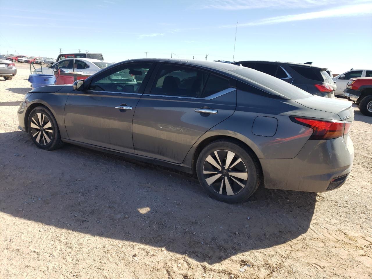 2021 Nissan Altima - Image 2