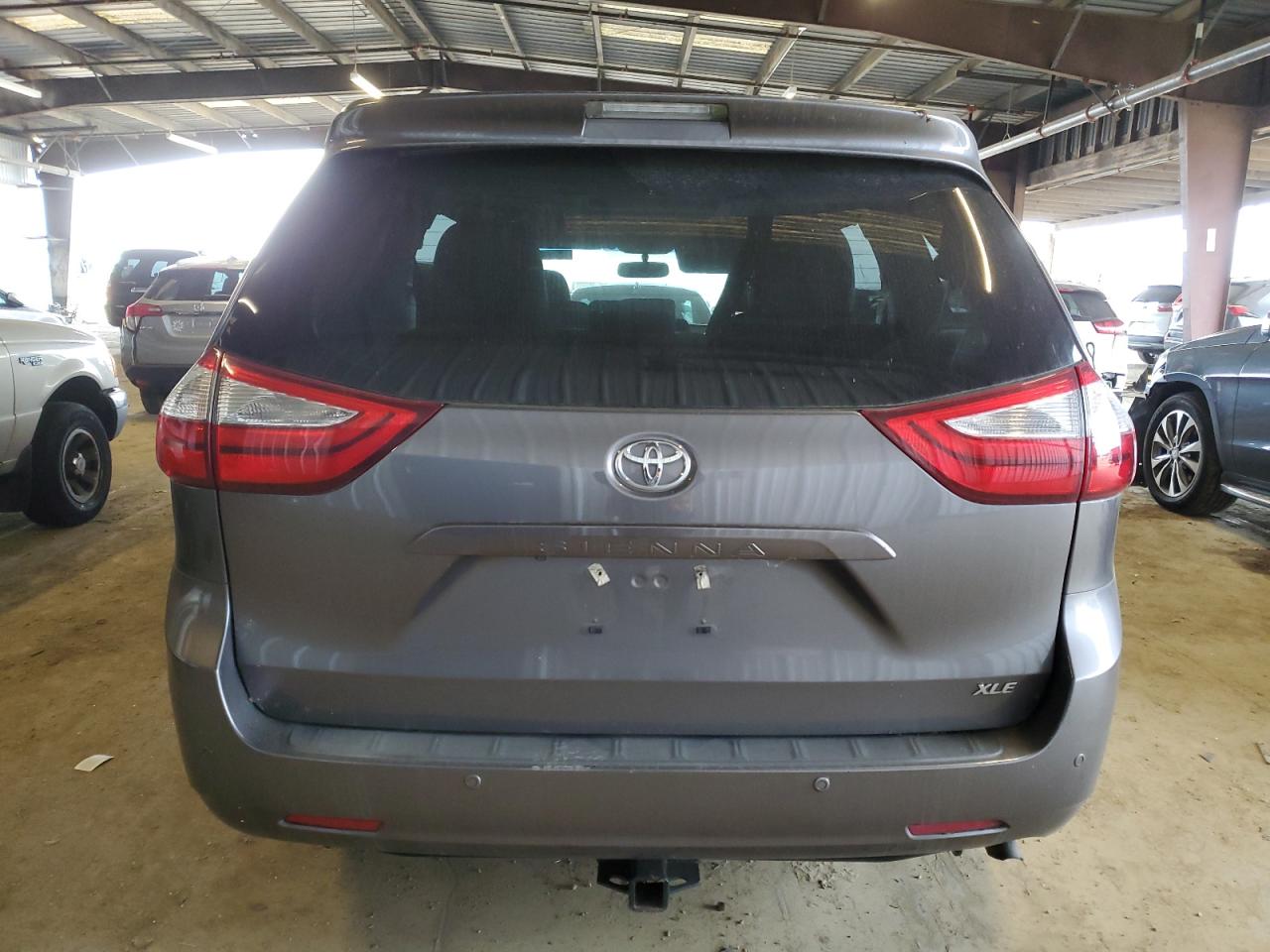 2015 Toyota Sienna - Image 6