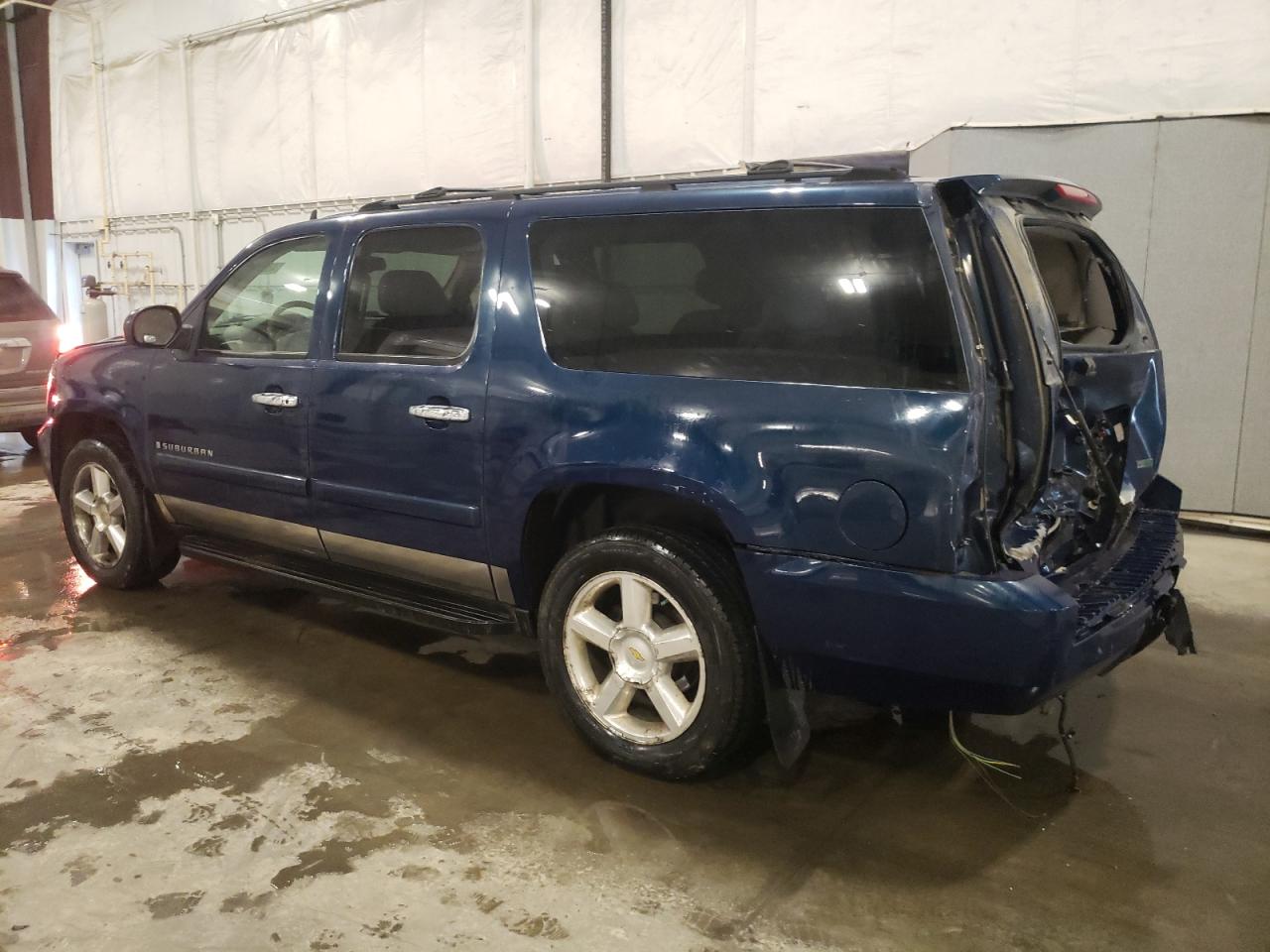 2007 Chevrolet Suburban - Image 2