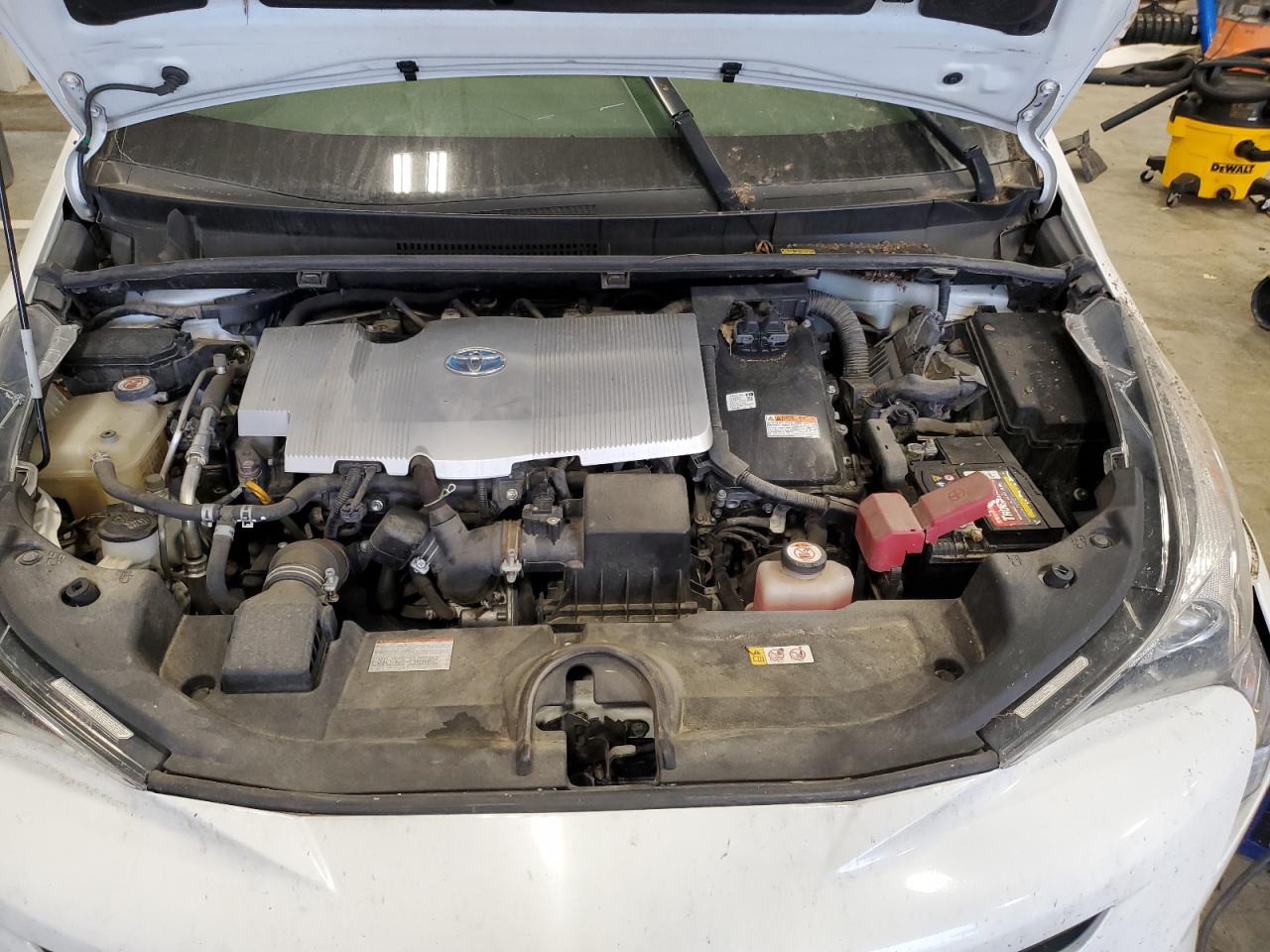 2018 Toyota Prius - Image 11
