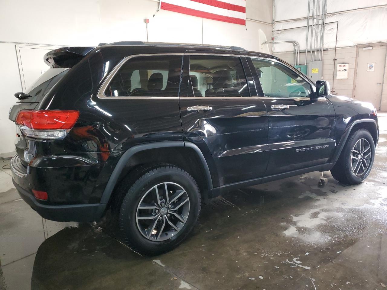 2018 Jeep Grand Cherokee - Image 3