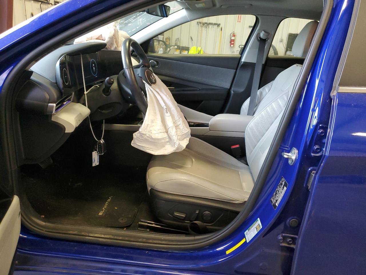 2022 Hyundai Elantra - Image 7