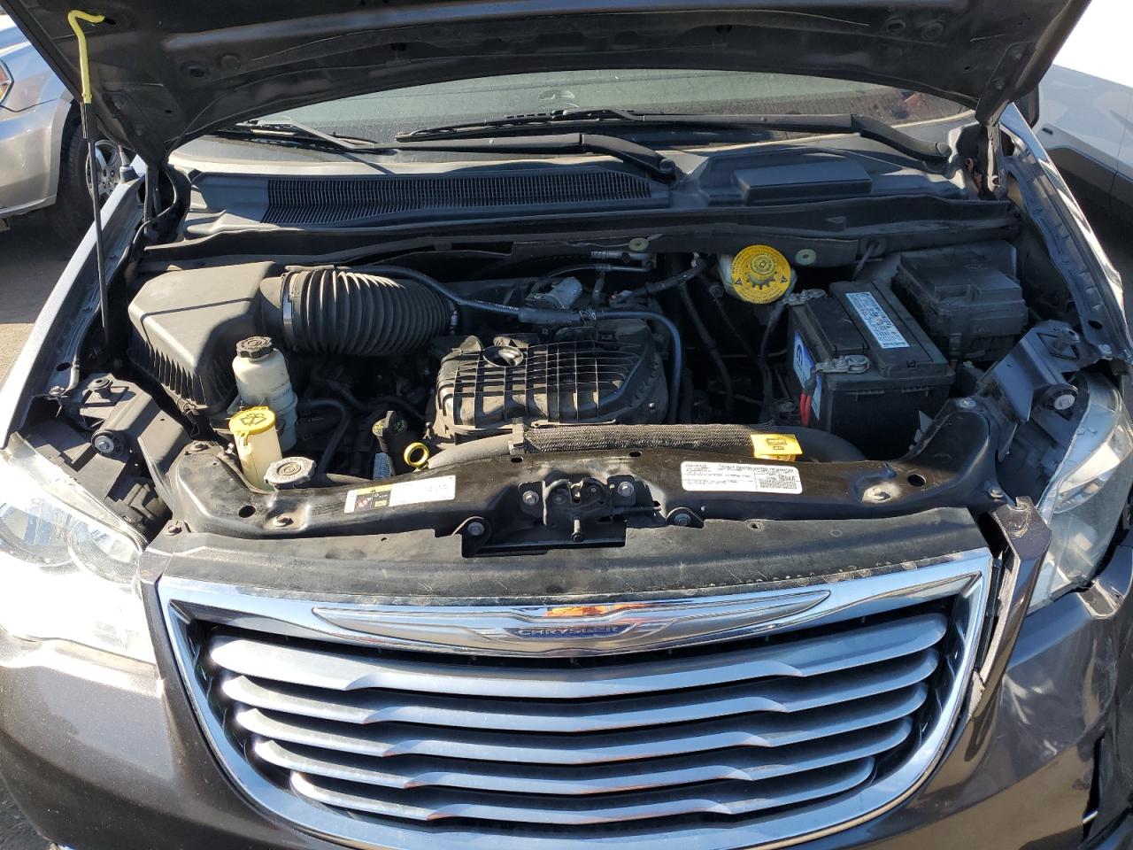 2016 Chrysler Town & Country - Image 12