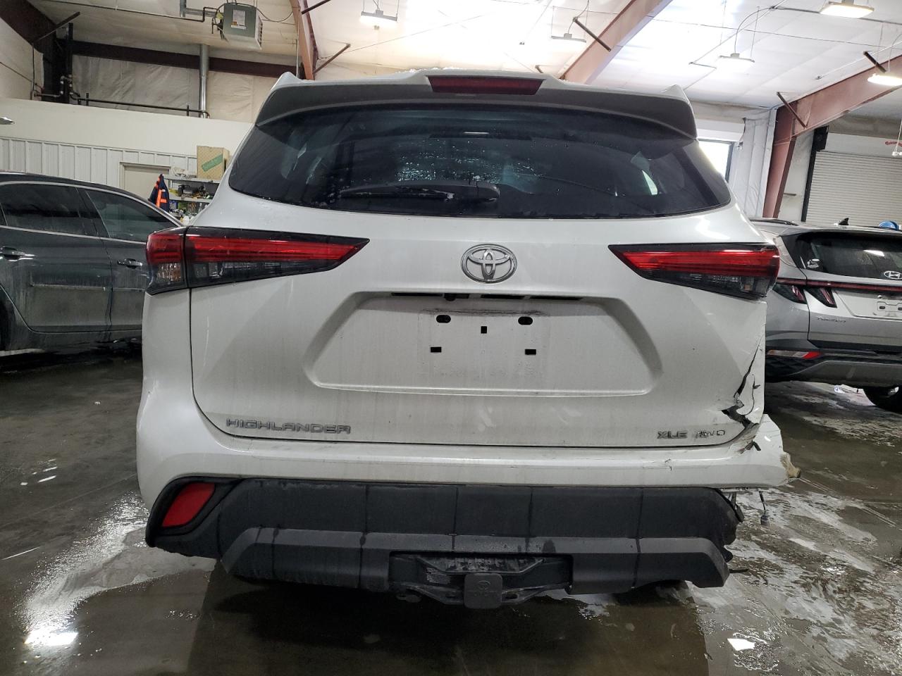 2022 Toyota Highlander - Image 6