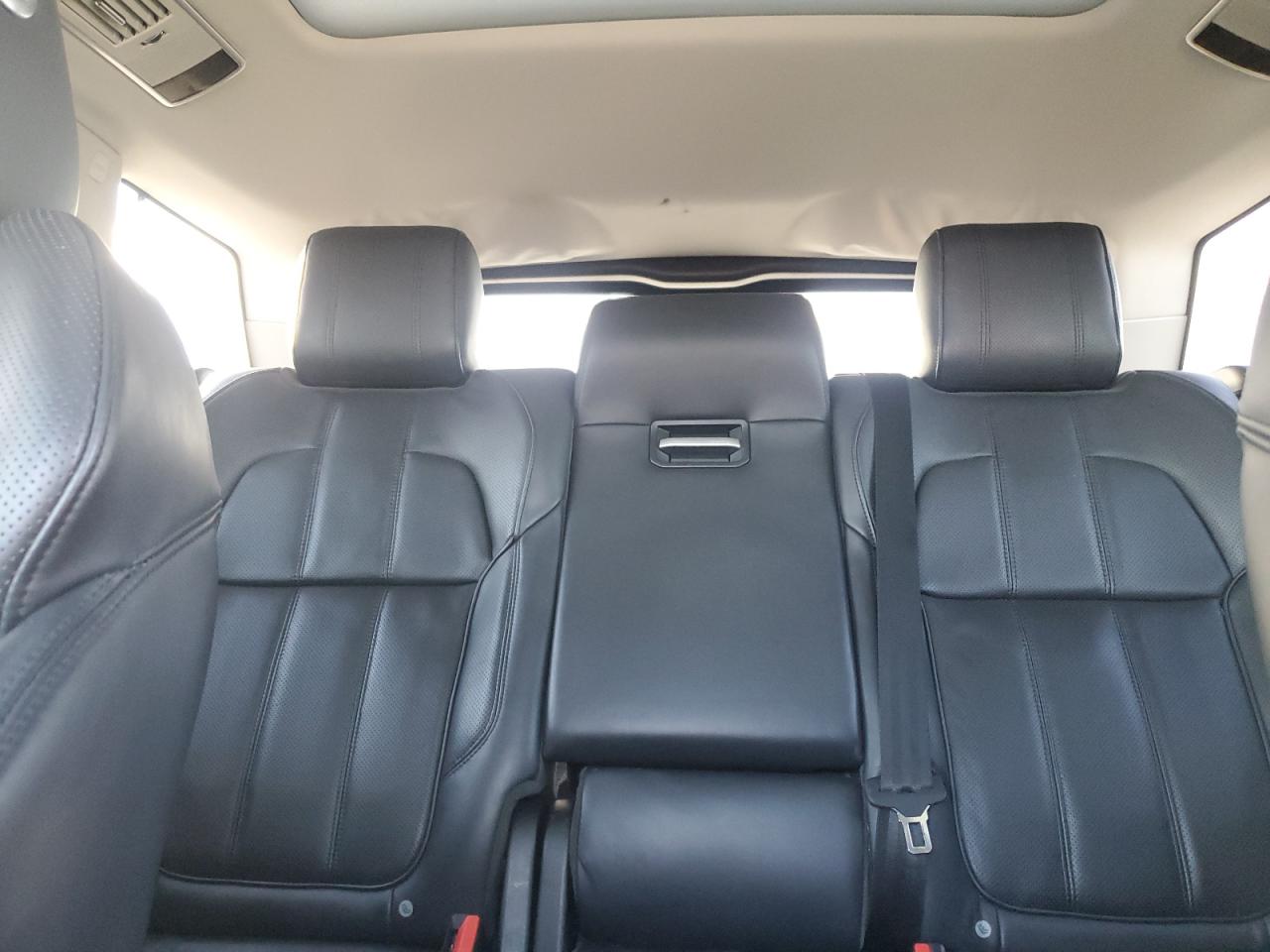 2015 Land Rover Range Rover - Image 10