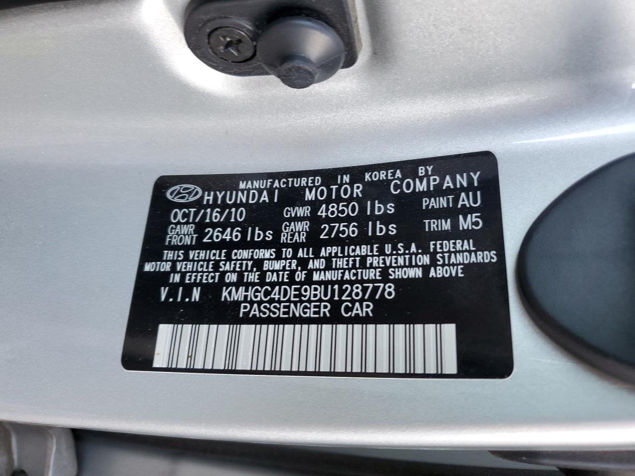 2011 Hyundai Genesis - Image 12