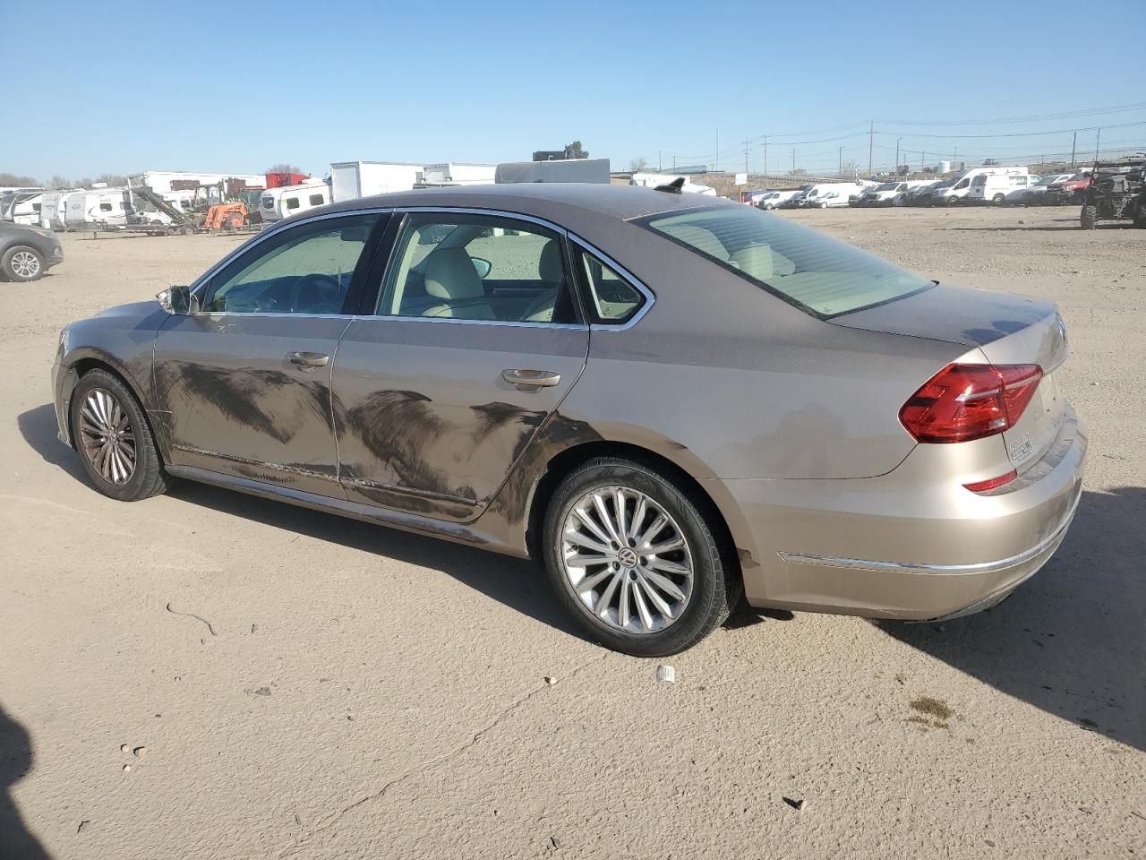 2016 Volkswagen Passat - Image 2