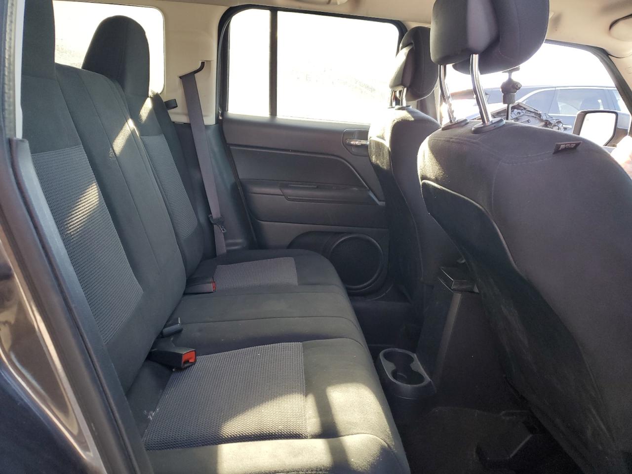 2016 Jeep Liberty (Patriot) - Image 12