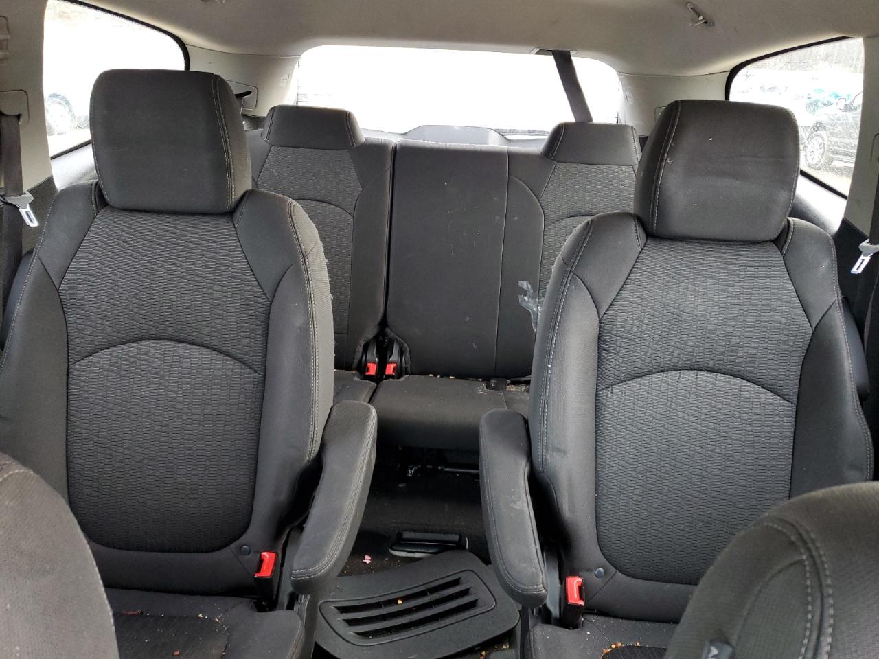 2015 Chevrolet Traverse - Image 10