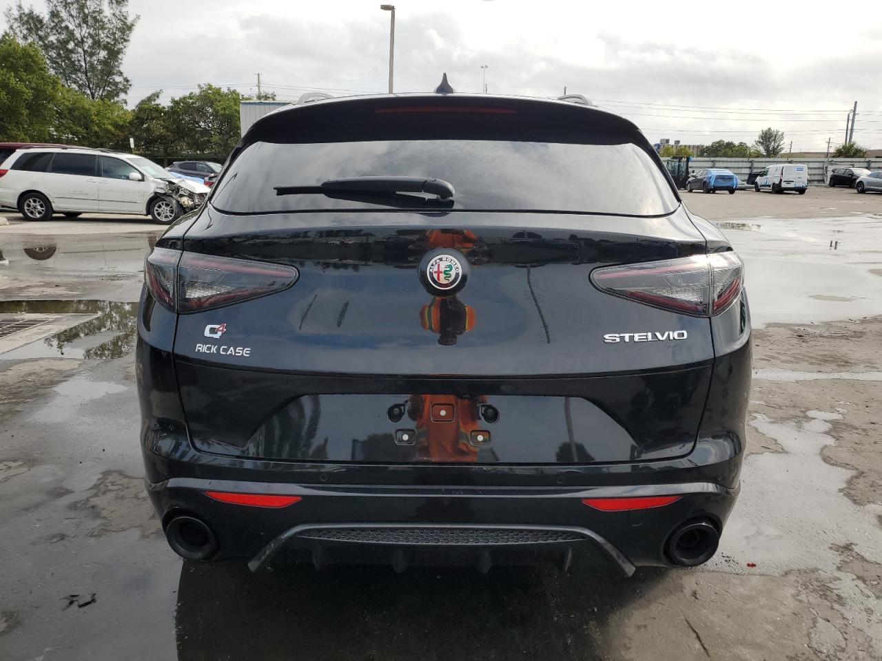 2024 Alfa Romeo Stelvio - Image 6