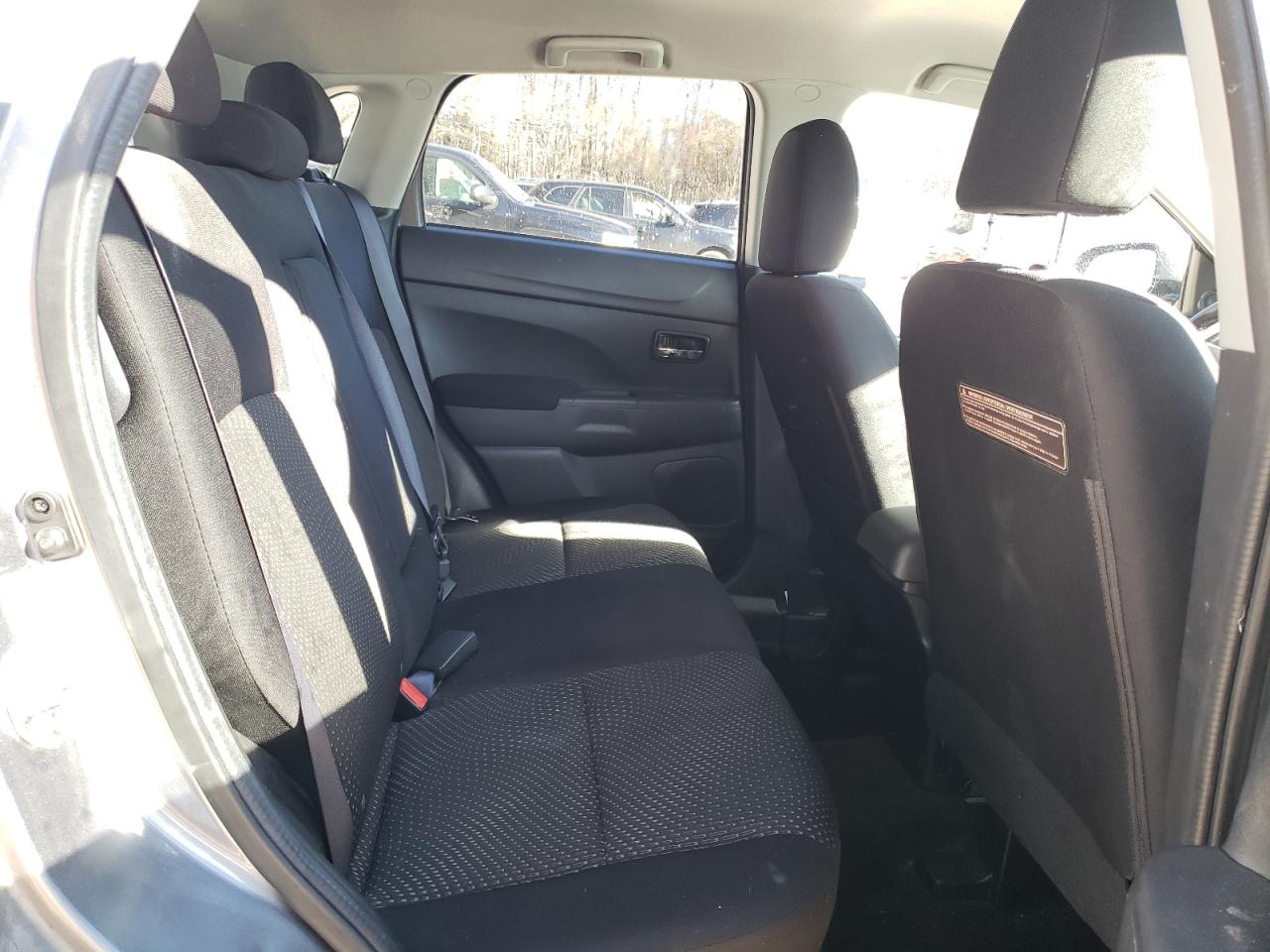 2016 Mitsubishi Outlander - Image 11
