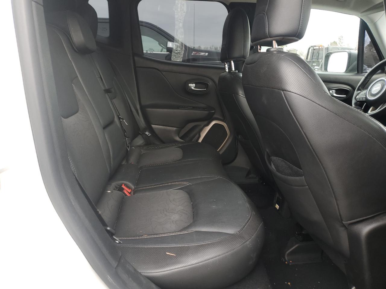 2017 Jeep Renegade - Image 11