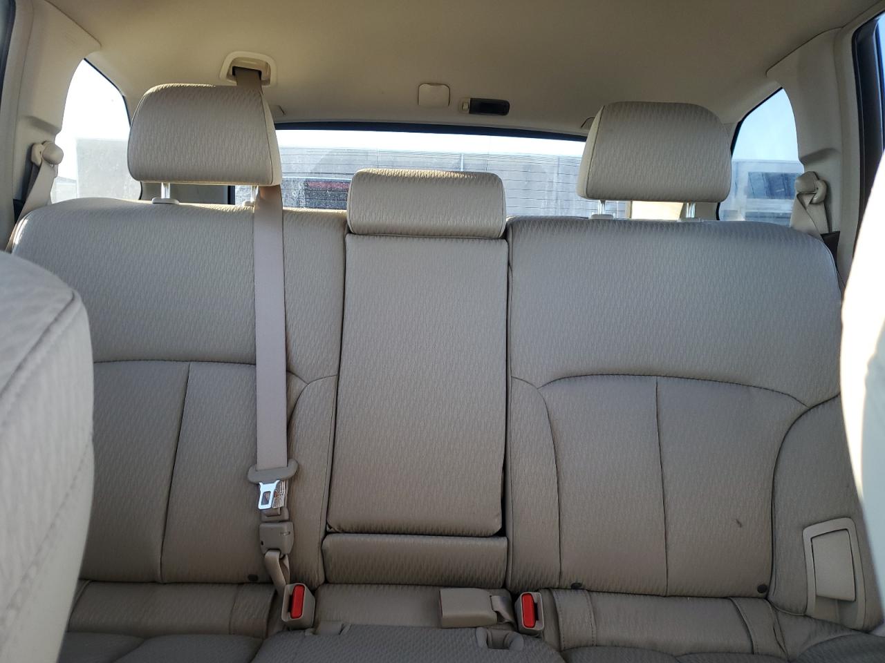 2011 Subaru Outback - Image 10